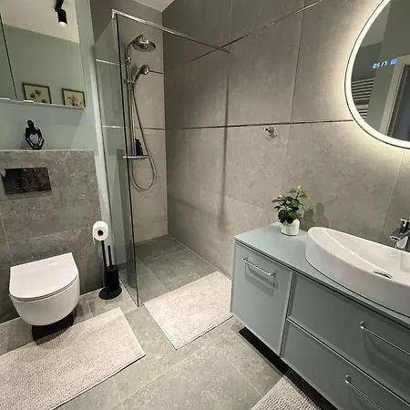 Nad Jeziorem - Kwiatkowskiego 44c Drabinianka Rzeszów